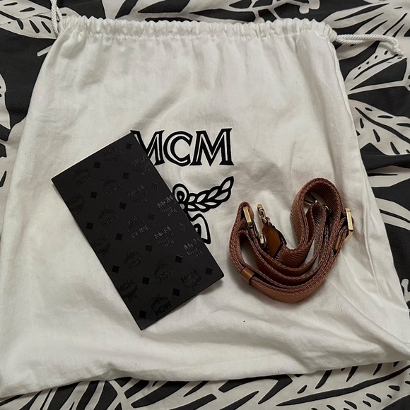 MCM X-mini Aren Tote in Visetos - Picture 3 of 3